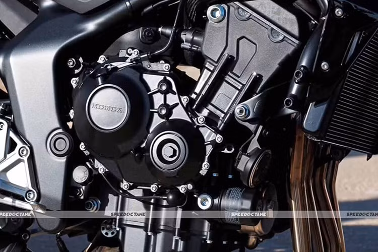 Về thiết kế, CB1000GT có phần đầu với quây gió sắc sảo và đèn pha kép thể thao. Phần đuôi xe dường như thừa hưởng từ CB1000 Hornet, thể hiện ở đèn hậu. Tuy nhiên phần khung đuôi được hàn liền với khung chính sẽ là điểm bất lợi khi sửa chữa. Việc được trang bị heo Nissin 4 piston phía trước cho thấy Honda có thể định giá CB1000GT ở tầm khá dễ tiếp cận.