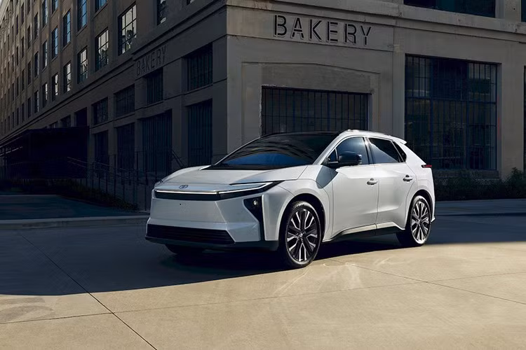 Với các đối thủ hiện tại như Ioniq 5, Equinox EV và sự trở lại sắp tới của Chevrolet Bolt, phân khúc này sẽ trở thành tâm điểm cạnh tranh của thị trường EV trong thời gian tới.