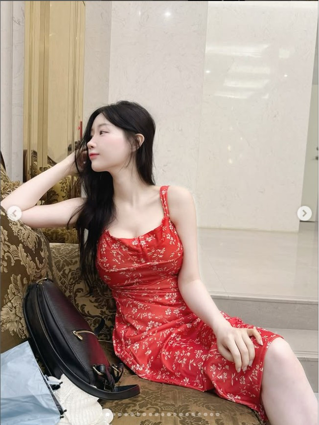 Không chỉ các fan châu Á, nhiều trang cộng đồng quốc tế cũng chia sẻ lại hình ảnh của Asuna kèm theo những lời tán dương.