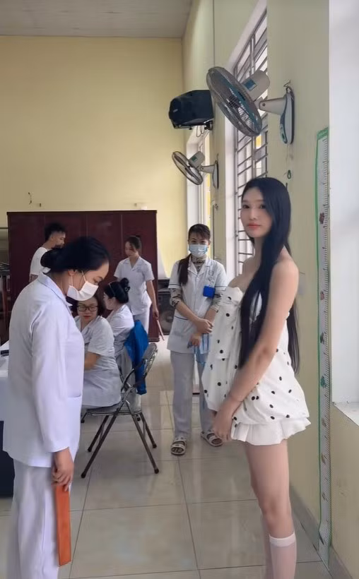 Tên gọi đã thay đổi nhưng giới tính trên giấy tờ vẫn là nam nên cách đây ít hôm, Như tham gia đợt sơ tuyển nghĩa vụ quân sự tại địa phương. Dù có một chút trục trặc liên quan đến tên gọi, song buổi khám sức khỏe vẫn diễn ra thuận lợi, đúng quy trình.