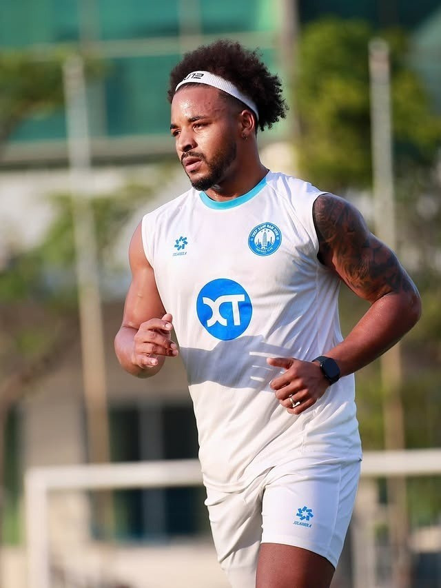 Gần đây, tiền đạo sinh năm 1997 chia sẻ lại những khoảnh khắc vui vẻ khi tụ họp với bạn bè ở Hà Nội.