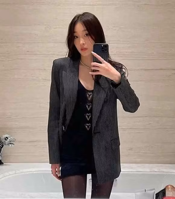 Hiện tại, Annie Moon đang theo học tại Đại học Columbia danh giá ở Mỹ, cho thấy cô không chỉ có nhan sắc mà còn sở hữu nền tảng học vấn đáng nể.