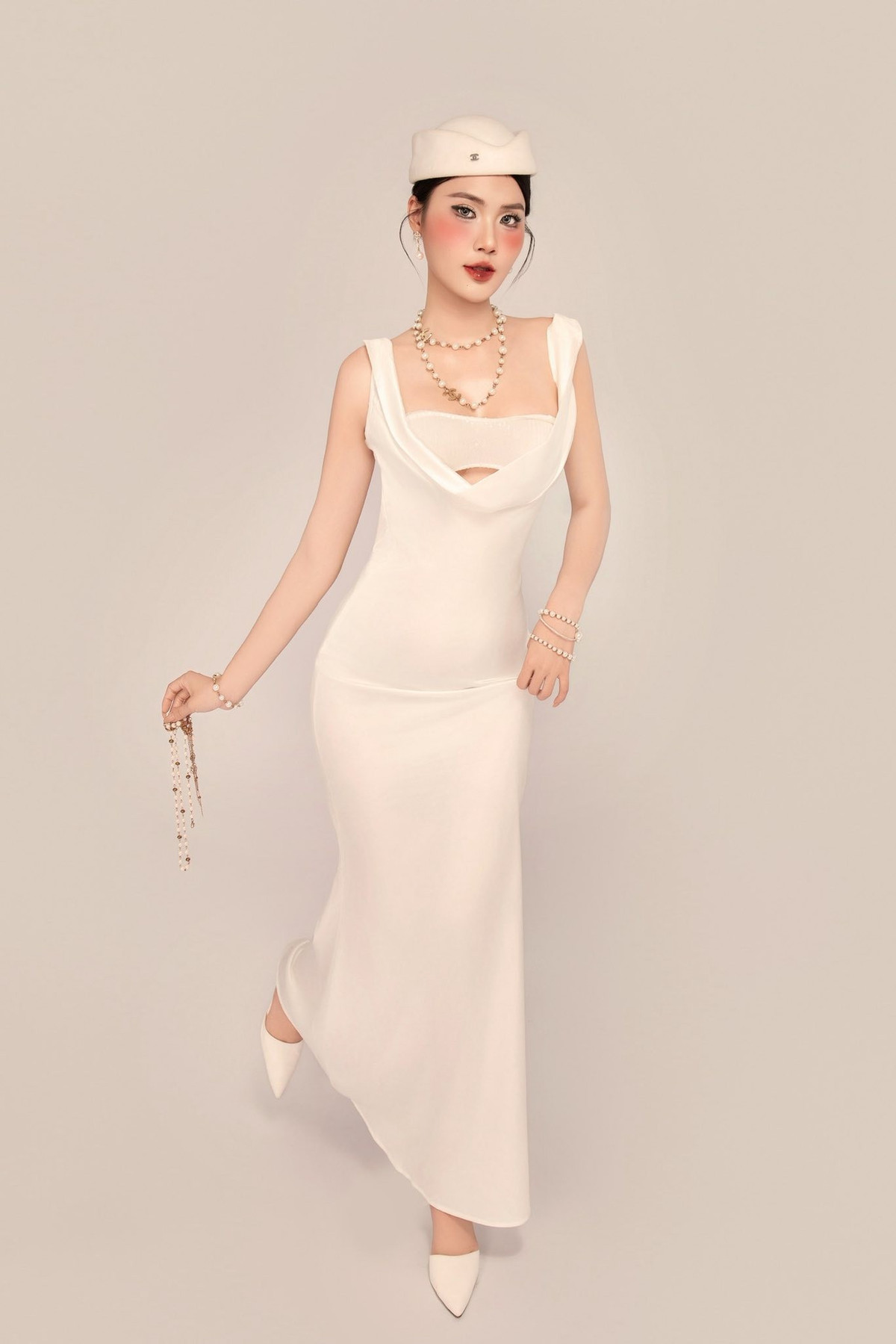 Trong mỗi thành công của 'quỷ lùn' Đào Hồng Sơn đều có hình bóng của người vợ xinh đẹp và nóng bỏng.