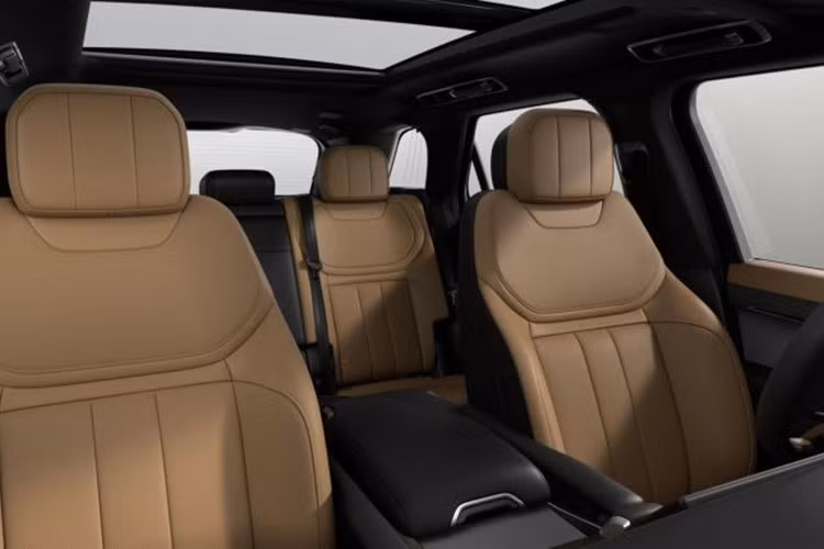 Điểm đáng chú ý nhất trên Range Rover Sport mới nằm ở danh mục hệ truyền động điện hóa. Xe được cung cấp các tùy chọn plug-in hybrid (PHEV) và mild-hybrid (MHEV), trong đó phiên bản PHEV 460PS đóng vai trò chủ lực.