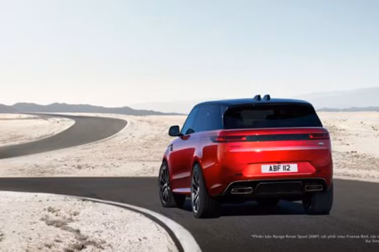 Bên cạnh đó, hệ thống tối ưu năng lượng dự đoán kết hợp dữ liệu định vị giúp xe tự động điều chỉnh chế độ vận hành, ưu tiên chạy điện tại các khu vực đô thị hoặc phát thải thấp. Công nghệ này góp phần nâng cao hiệu quả sử dụng năng lượng và giảm khí thải trong thực tế.