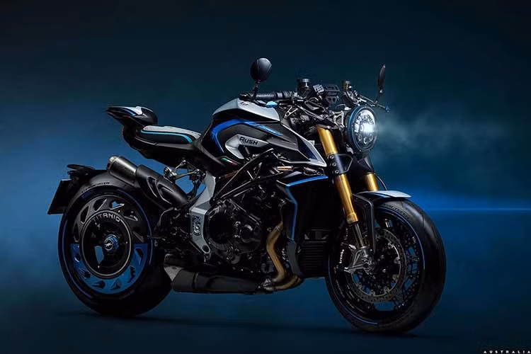 Nếu bạn là người quan tâm đến môtô và xe máy thì có thể thấy mẫu xe naked-bike Rush Titanio này đã được ra mắt trước đó nhưng chưa được hãng công bố chi tiết về các thông số và trang bị.