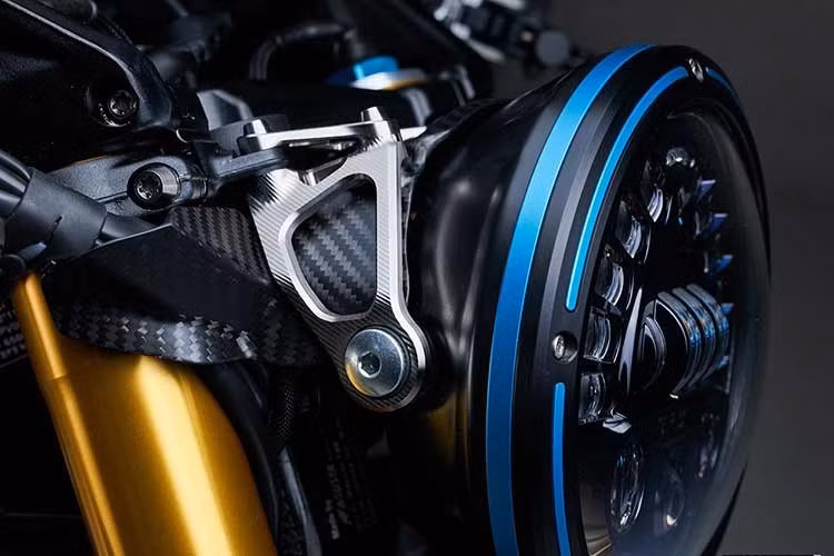 Rush Titanio được trang bị động cơ dung tích 1.000cc, cấu hình 4 xi-lanh thẳng hàng, cho công suất tối đa 198 mã lực tại 13.500 vòng/phút ở điều kiện tiêu chuẩn. Khi lắp thêm ống xả Arrow Titanium dạng slip-on, đã được chứng nhận hợp pháp để lưu thông trên đường. Công suất của xe có thể tăng lên 203 mã lực tại 14.000 vòng/phút, trong khi mô-men xoắn cực đại đạt 116 Nm tại 11.000 vòng/phút.