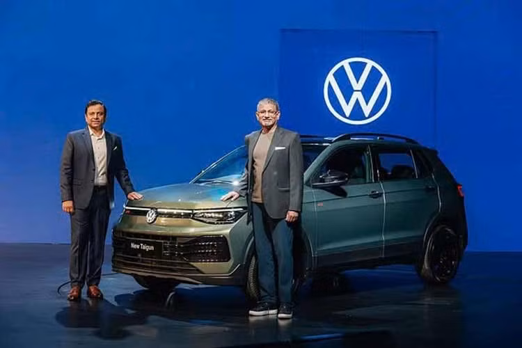 Volkswagen đã chính thức giới thiệu phiên bản nâng cấp giữa vòng đời của dòng xe Taigun giá rẻ tại thị trường Ấn Độ. Đây là mẫu SUV cỡ B từng được bán tại Việt Nam dưới cái tên Volkswagen T-Cross và giá bán lên đến cả tỷ đồng.