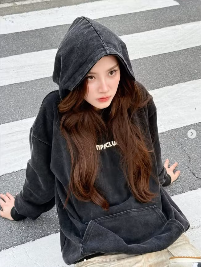 Không chỉ ghi điểm nhờ khả năng diễn xuất đa dạng, Baifern còn luôn nằm trong danh sách những ngôi sao sở hữu nhan sắc nổi bật nhất xứ chùa Vàng.