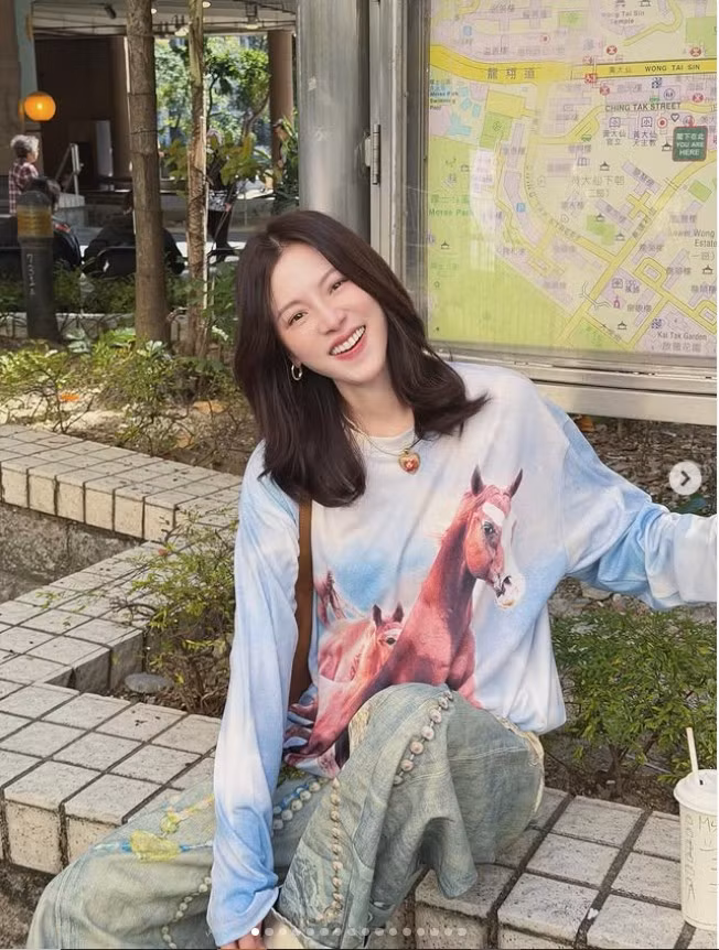 Baifern Pimchanok được khán giả Việt Nam biết đến rộng rãi qua nhiều bộ phim đình đám như Friend Zone, Chiếc lá cuốn bay hay Yêu nhầm bạn thân.