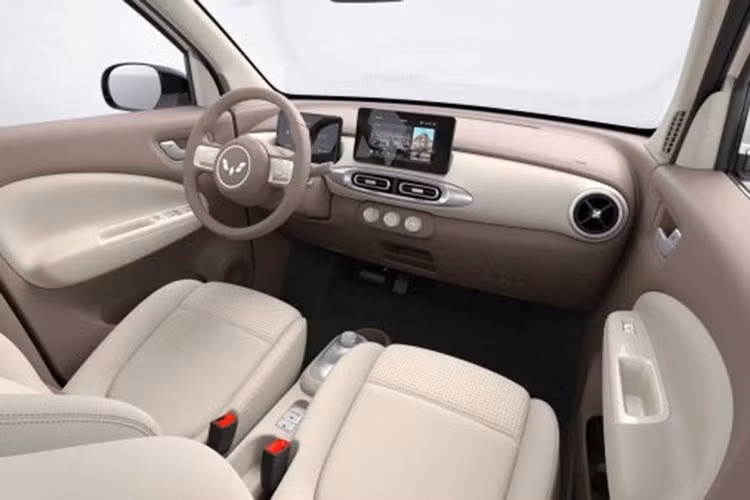 Với kích thước chỉ 2.400 x 1.380 x 1.580 mm, Nano S05 EV cực kỳ nhỏ gọn, hướng tới đối tượng người dùng cá nhân, di chuyển ngắn trong đô thị. Xe được trang bị pin cho quãng đường 120-150 km/lần sạc, có hỗ trợ 2 chuẩn sạc tại nhà và trạm công cộng theo chuẩn CCS.