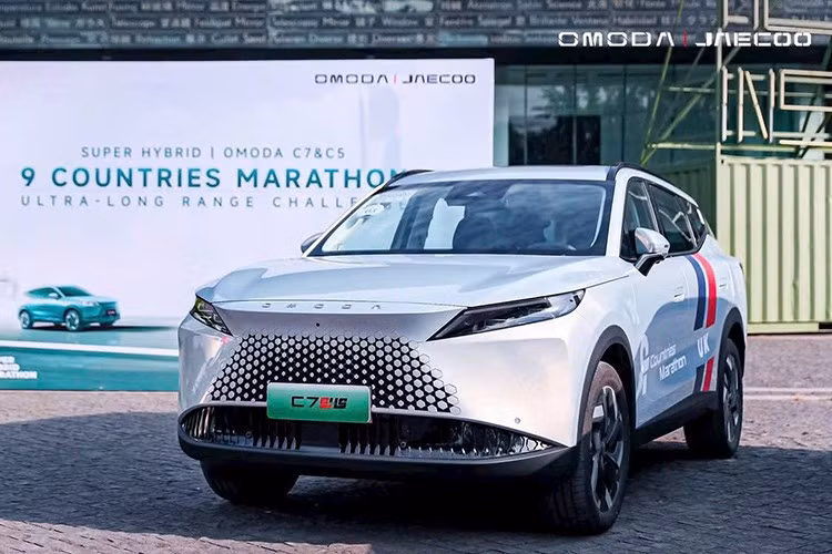 Sau sự xuất hiện của Omoda C5 và Jaecoo J7, liên doanh Omoda &amp; Jaecoo tiếp tục lên kế hoạch tung ra mẫu SUV hạng C hoàn toàn mới tại Việt Nam - Omoda C7. Đây là quân bài tiếp theo trong chiến lược tấn công phân khúc SUV phổ thông tại Việt Nam của thương hiệu ôtô Trung Quốc này.