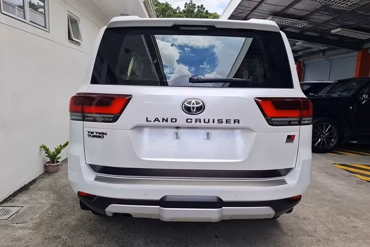 Best Car cũng đã khảo sát nhanh tại một số đại lý Toyota khu vực Tokyo. Tất cả đều xác nhận rằng việc đặt hàng là khả thi trên lý thuyết, nhưng rất khó thực hiện trong thực tế.