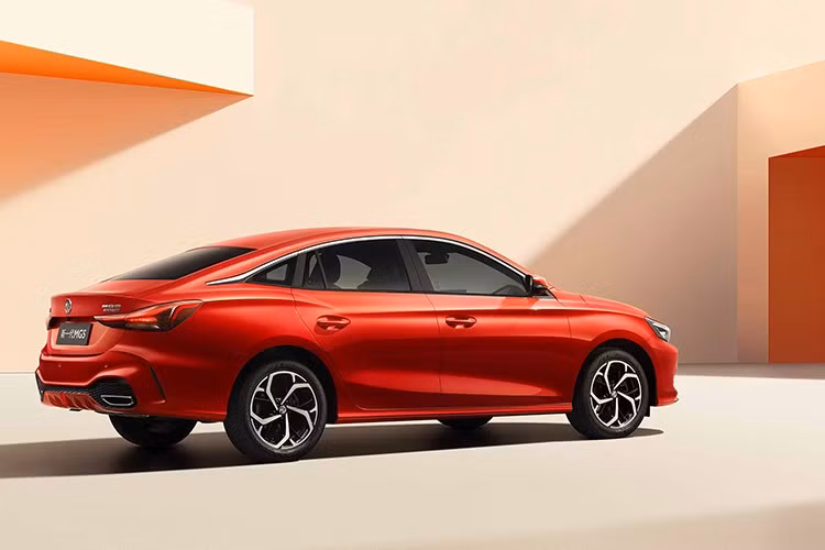 Tuy nhiên, khả năng vận hành của MG5 động cơ tăng áp vượt trội với tốc độ tối đa 200 km/h và khả năng tăng tốc 0–100 km/h trong 6,9 giây. Phiên bản này hướng đến người dùng trẻ yêu thích cảm giác lái thể thao, cần hiệu suất cao hơn trong tầm giá hợp lý.