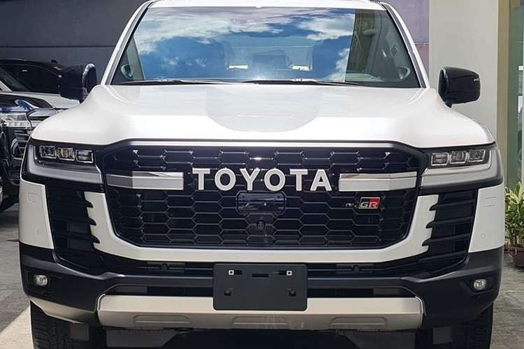 Dù vậy, Toyota cũng nhấn mạnh rằng số lượng xe máy dầu được phân bổ cho thị trường Nhật Bản là cực kỳ hạn chế, thậm chí thấp hơn nhiều so với các phiên bản máy xăng trước đây. Dù không công bố con số cụ thể, hãng ám chỉ rằng đây gần như là những suất đặt hàng "ưu tiên đặc biệt".