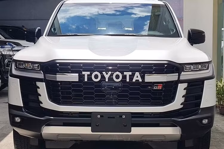 Dù vậy, Toyota cũng nhấn mạnh rằng số lượng xe máy dầu được phân bổ cho thị trường Nhật Bản là cực kỳ hạn chế, thậm chí thấp hơn nhiều so với các phiên bản máy xăng trước đây. Dù không công bố con số cụ thể, hãng ám chỉ rằng đây gần như là những suất đặt hàng "ưu tiên đặc biệt".