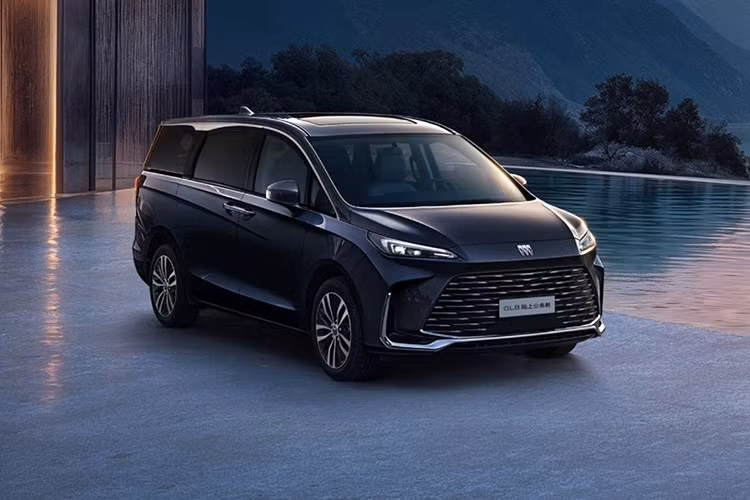 Đặc biệt, hệ thống treo sau của Buick GL8 2026 đã được nâng cấp từ loại thanh xoắn truyền thống sang treo độc lập đa liên kết, cải thiện đáng kể độ êm ái và khả năng xử lý thân xe khi vào cua hoặc di chuyển ở tốc độ cao.