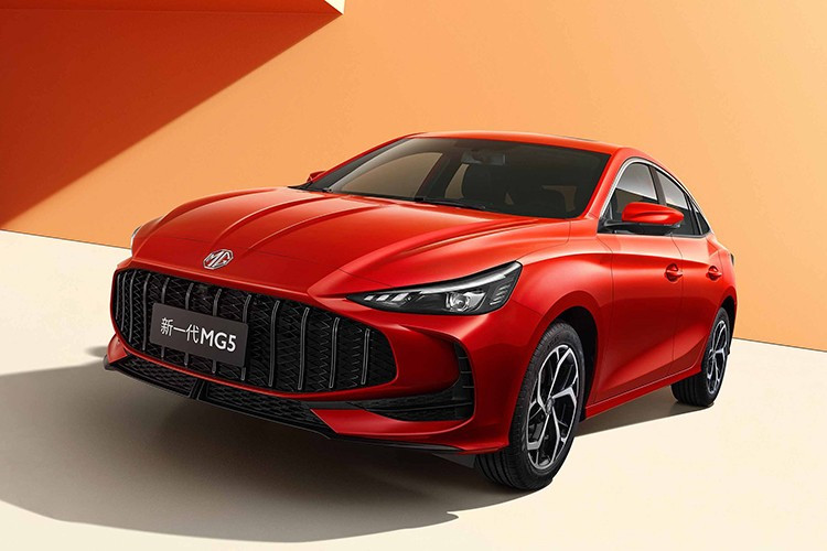 Với mức giá khởi điểm chỉ hơn 200 triệu đồng tại Trung Quốc, MG5 2026 tiếp tục là một trong những lựa chọn sedan phổ thông có thiết kế cá tính, động cơ mạnh mẽ, và trang bị tiện nghi vượt tầm giá. Nếu được phân phối tại các thị trường Đông Nam Á như Việt Nam, đây hứa hẹn sẽ là đối thủ đáng gờm trong phân khúc sedan hạng C.