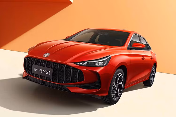 Với mức giá khởi điểm chỉ hơn 200 triệu đồng tại Trung Quốc, MG5 2026 tiếp tục là một trong những lựa chọn sedan phổ thông có thiết kế cá tính, động cơ mạnh mẽ, và trang bị tiện nghi vượt tầm giá. Nếu được phân phối tại các thị trường Đông Nam Á như Việt Nam, đây hứa hẹn sẽ là đối thủ đáng gờm trong phân khúc sedan hạng C.