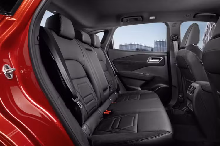 Mô-tơ điện của Nissan Qashqai giờ đây là một cụm tích hợp 5 trong 1, gồm mô-tơ kéo, máy phát, bộ nghịch lưu, bộ giảm tốc và bộ tăng tốc. Thiết kế này giúp giảm đáng kể tiếng ồn và tình trạng rung khi chịu tải.