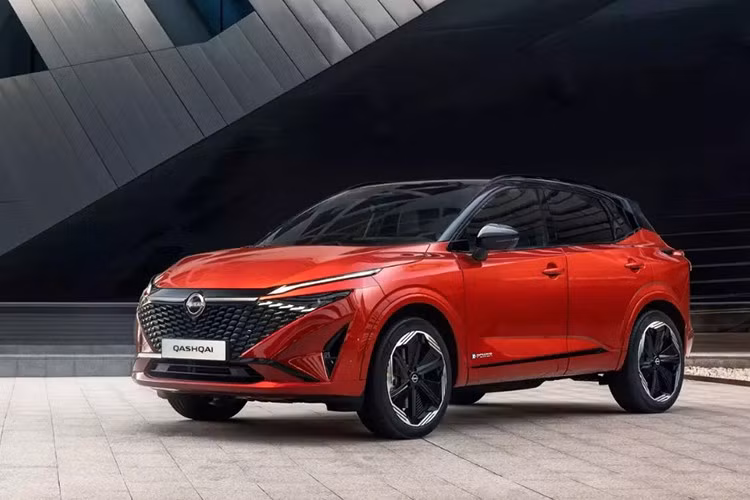 Sau một khoảng thời gian dài thiếu vắng sản phẩm mới, Nissan dường như đã lấy lại phong độ. Ngay sau sự xuất hiện của Leaf thế hệ mới, hãng xe Nhật tiếp tục tung ra thế hệ thứ ba của hệ truyền động hybrid có tên e-Power. Hệ truyền đông này đã lần đầu tiên trang bị trên mẫu SUV cỡ nhỏ Nissan Qashqai tại thị trường châu Âu.