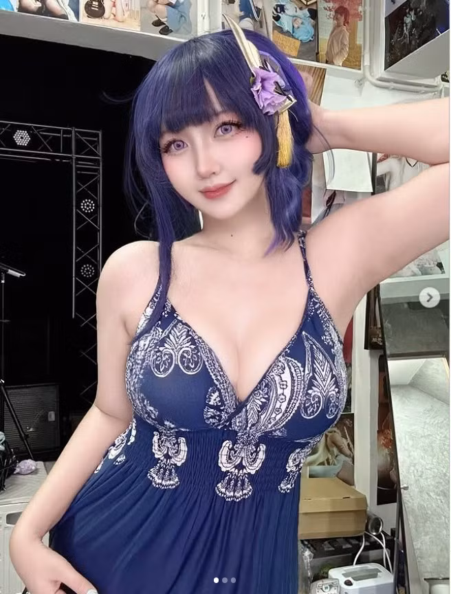 Mỗi bức ảnh của Azulacan đều truyền tải được sự tự tin và sức hút của nhân vật, khiến người xem có cảm giác như Cha Hae-In thực sự đang đứng trước mặt họ.