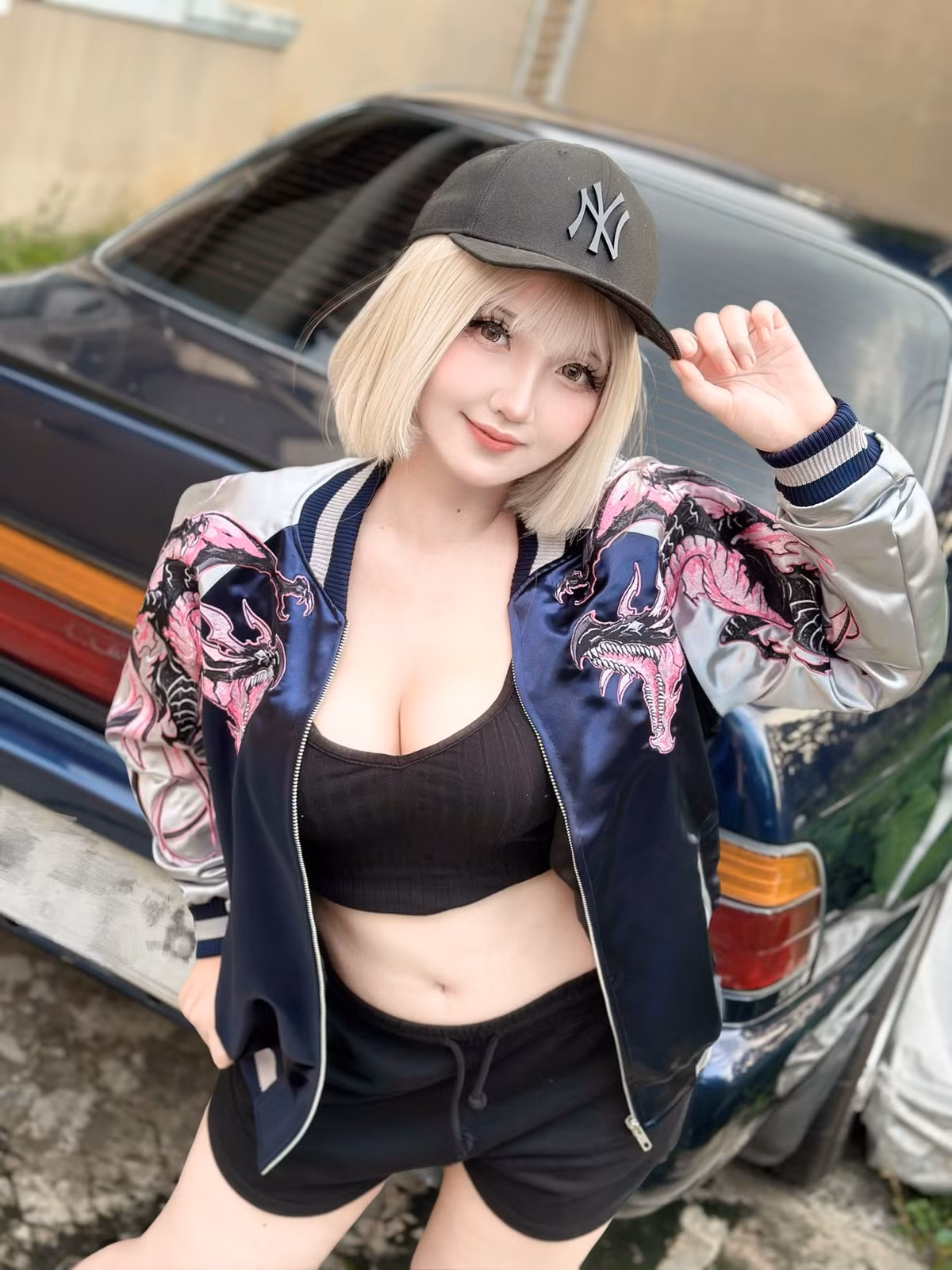 Với tài năng và sự đầu tư tỉ mỉ, Azulacan đã mang nhân vật Cha Hae-In – thợ săn cấp S mạnh mẽ và xinh đẹp từ thế giới webtoon bước ra thế giới thực.