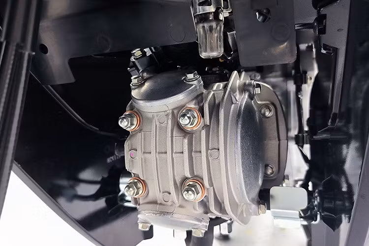 Sức mạnh của mẫu xe số huyền thoại này đến từ khối động cơ xi-lanh đơn, 4 kỳ, dung tích 124cc kết hợp phun xăng điện tử giúp xe vận hành mượt mà và tiết kiệm nhiên liệu.