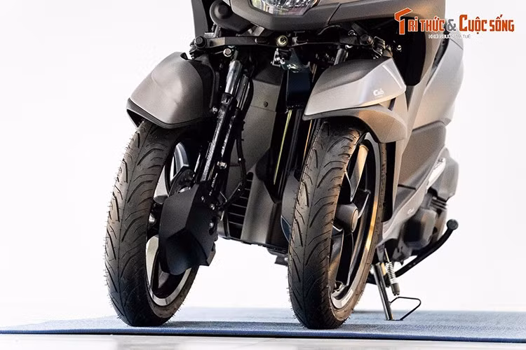 Ngoại hình của xe gây ấn tượng với phần mặt nạ trước lớn, cụm đèn pha và đèn hậu đều ứng dụng công nghệ LED. Bánh trước sử dụng lốp 90/80 đi kèm mâm 14 inch, trong khi bánh sau là lốp 130/70 với mâm 13 inch.