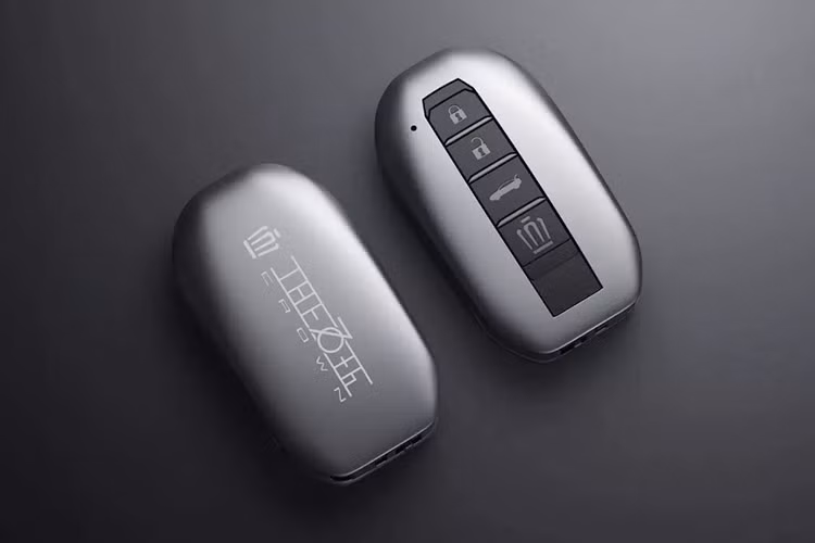 Cả hai phiên bản đặc biệt đều có thể được trang bị 1 trong 2 hệ động lực. Một là động cơ hybrid tự sạc 2,5 lít và động cơ còn lại là mô-tơ điện dùng pin hydro fuel cell mượn từ dòng Mirai.