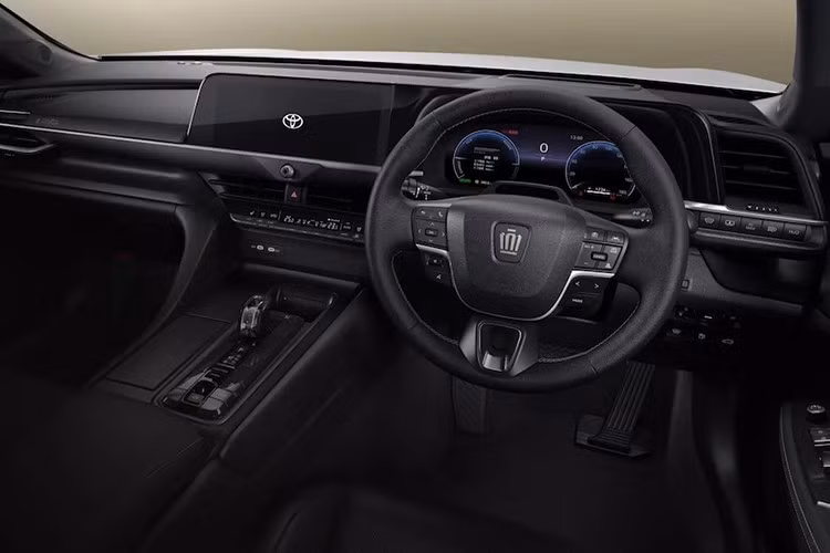 Một logo kỷ niệm với biểu tượng Crown được khắc bằng laser trên bảng táp-lô và được khắc trên bộ chọn số giống như đồ trang sức.