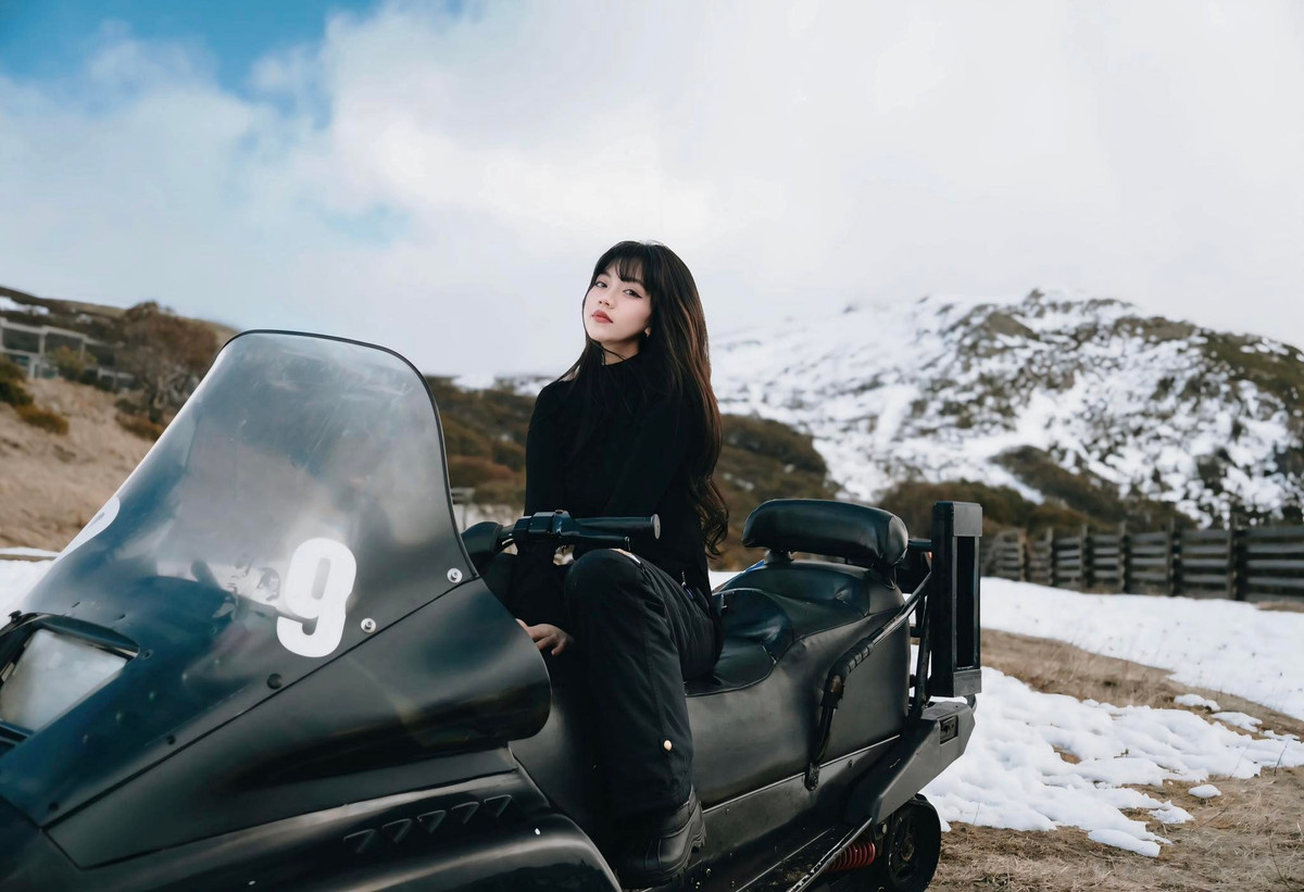 Sau giai đoạn hoạt động sôi nổi tại Việt Nam, Bảo Hân Helia từng sang Úc du học, tạm rời xa ánh đèn mạng xã hội để tập trung cho việc học và trải nghiệm cuộc sống. Thời gian này giúp cô nàng trưởng thành hơn, cả trong suy nghĩ lẫn phong cách sống.