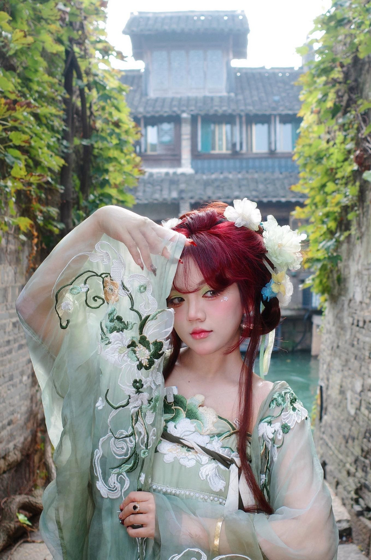 Ngay từ những ngày đầu xuất hiện, Bảo Hân Helia đã gây chú ý nhờ gương mặt xinh xắn, đôi mắt to tròn và phong cách trẻ trung, đúng chuẩn “hot girl đời Gen Z”.