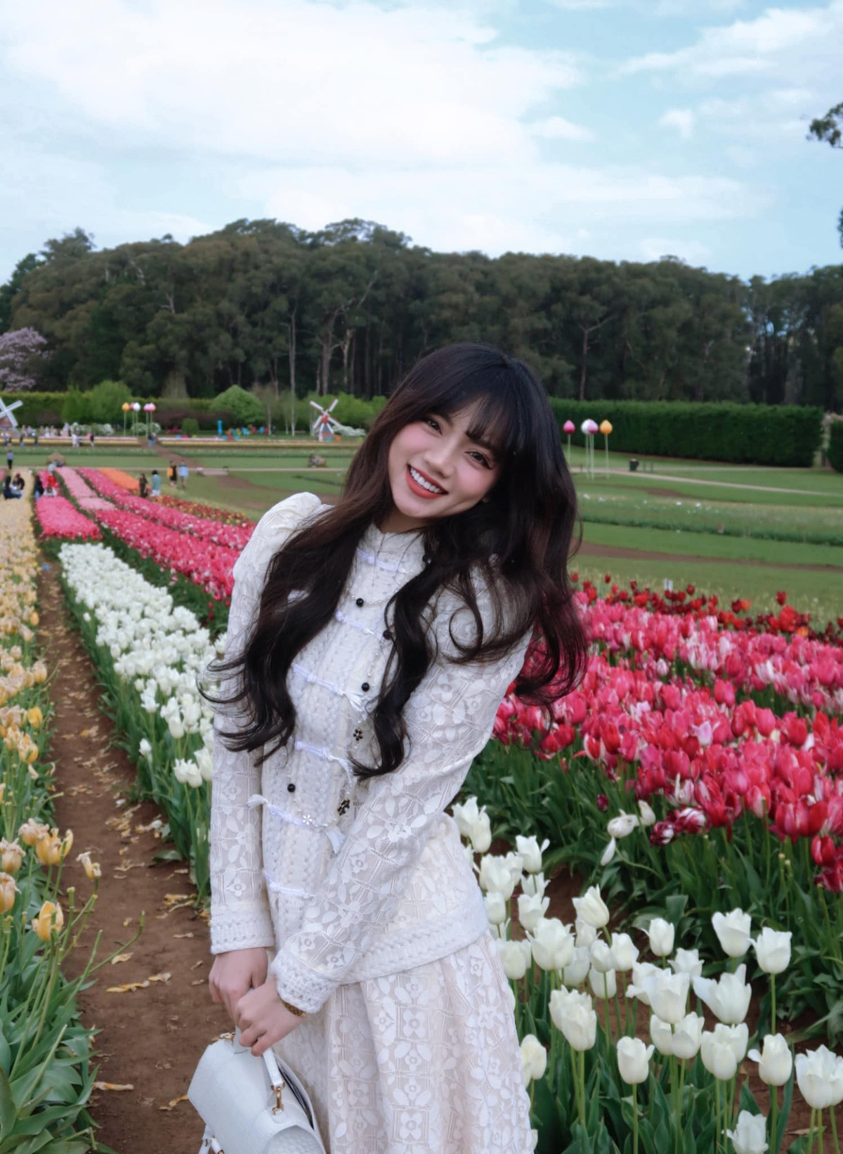 Ngoài ra, Bảo Hân Helia cũng từng hợp tác cùng một số rapper khác và cho ra mắt các sản phẩm âm nhạc riêng, từng bước khẳng định bản thân trong lĩnh vực nghệ thuật.