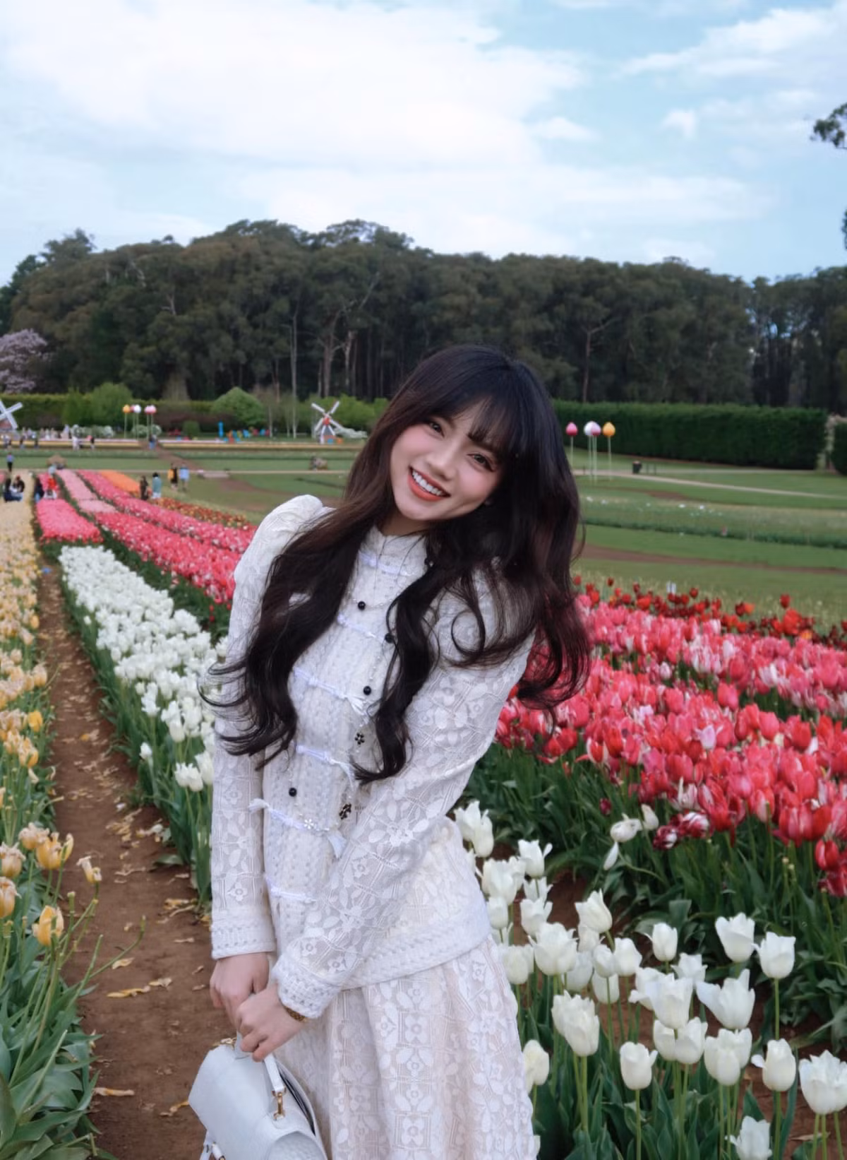 Ngoài ra, Bảo Hân Helia cũng từng hợp tác cùng một số rapper khác và cho ra mắt các sản phẩm âm nhạc riêng, từng bước khẳng định bản thân trong lĩnh vực nghệ thuật.