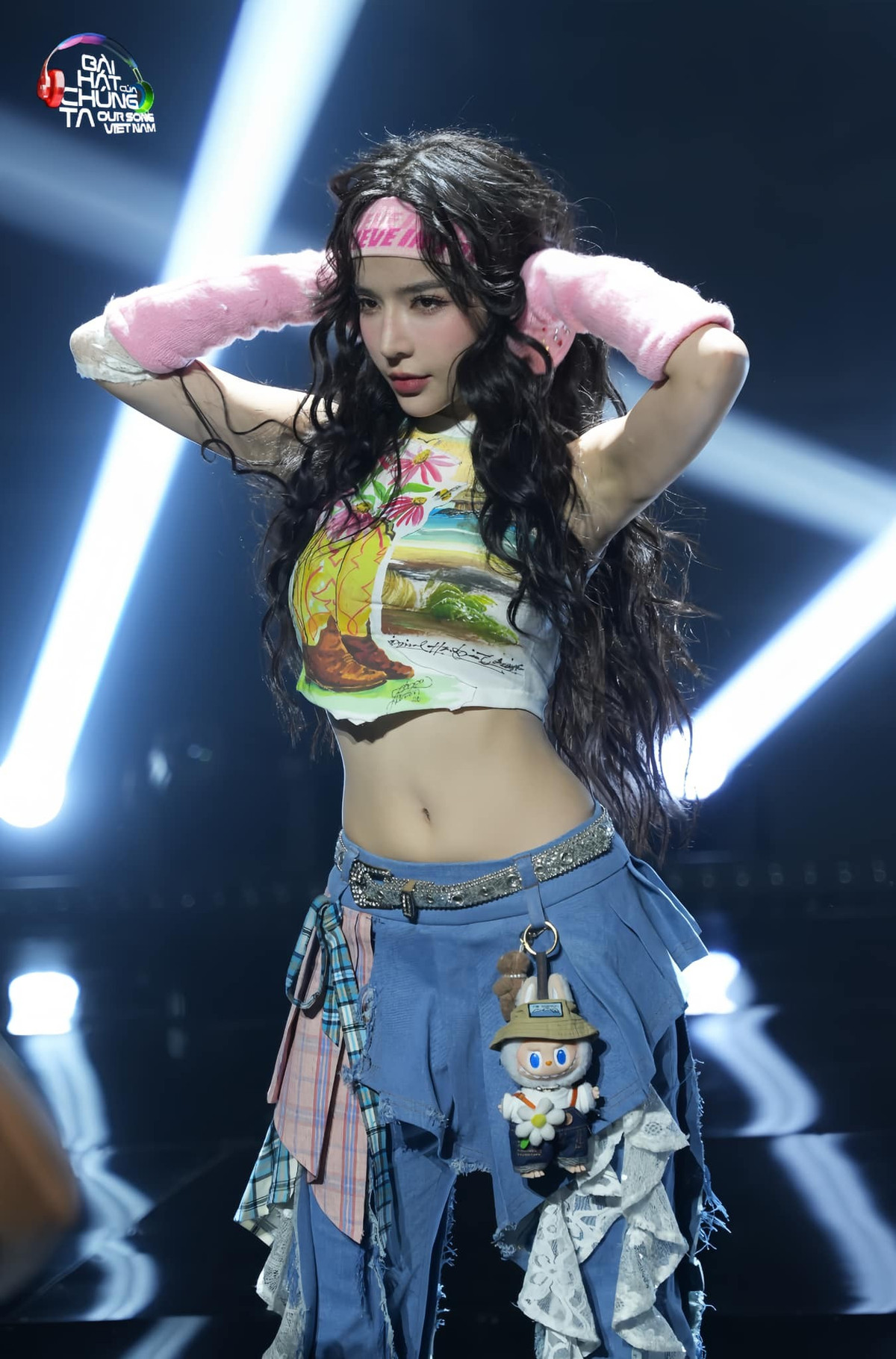 Có thể nói, clip 16 giây của LyLy không gây sốt nhờ chiêu trò hay kịch bản đặc biệt, mà bởi nó xuất hiện đúng lúc, khi người xem đang tìm kiếm những nội dung nhẹ nhàng, dễ xem, không áp lực.