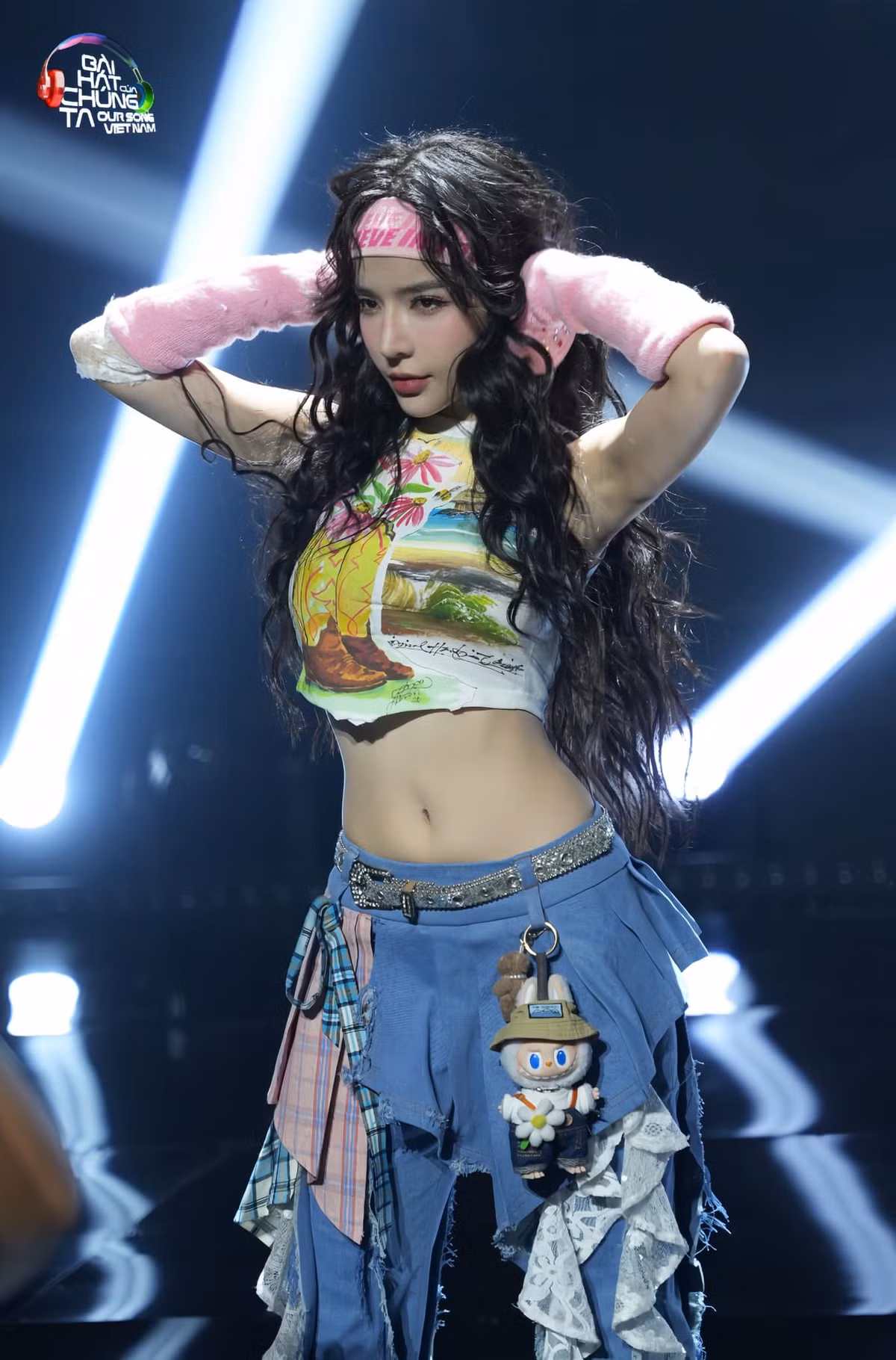 Có thể nói, clip 16 giây của LyLy không gây sốt nhờ chiêu trò hay kịch bản đặc biệt, mà bởi nó xuất hiện đúng lúc, khi người xem đang tìm kiếm những nội dung nhẹ nhàng, dễ xem, không áp lực.