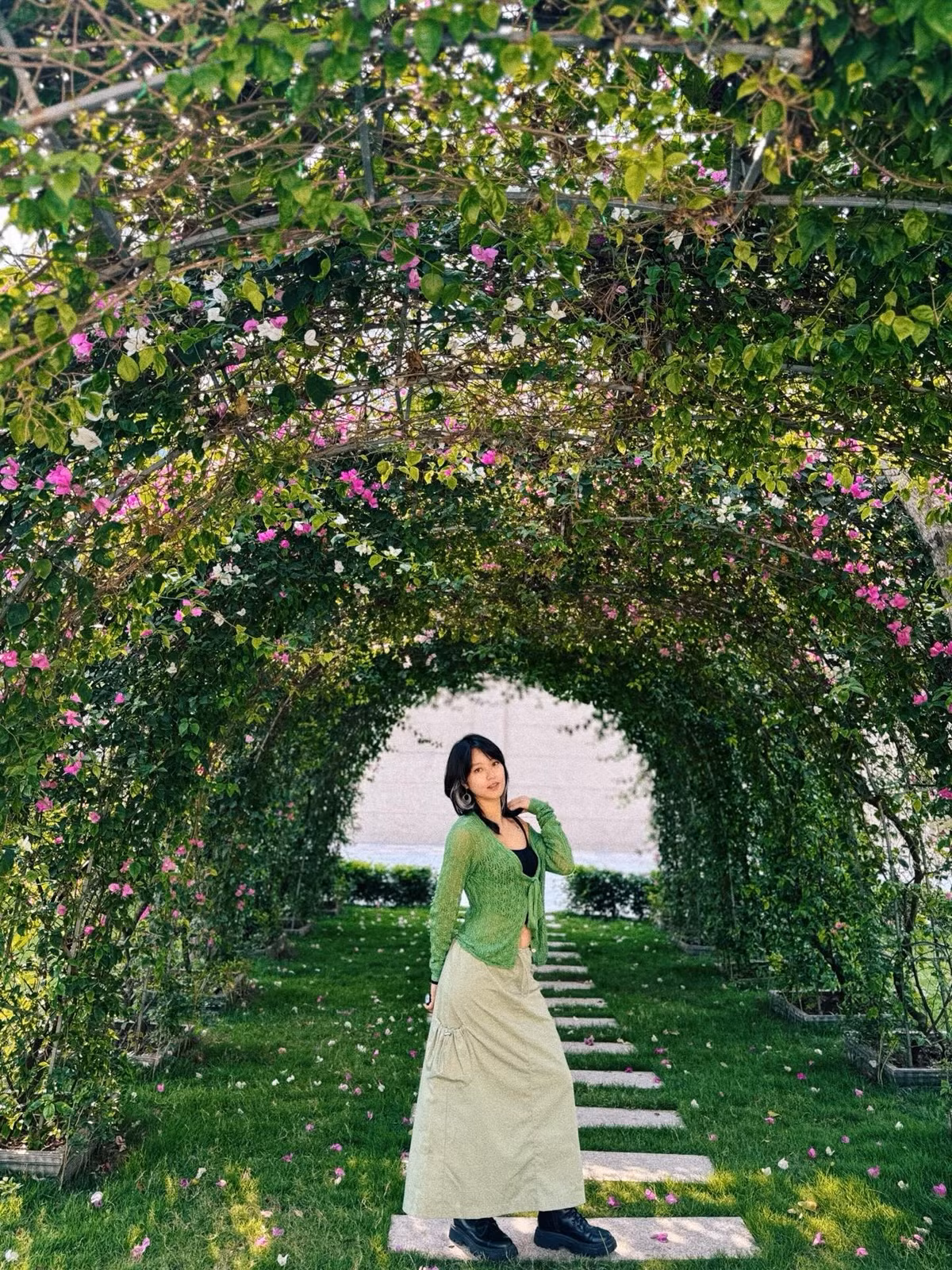 Tuy nhiên, sau khi lập gia đình và sinh con, Mi Vân lựa chọn rời xa làng giải trí để theo đuổi cuộc sống bình yên hơn.