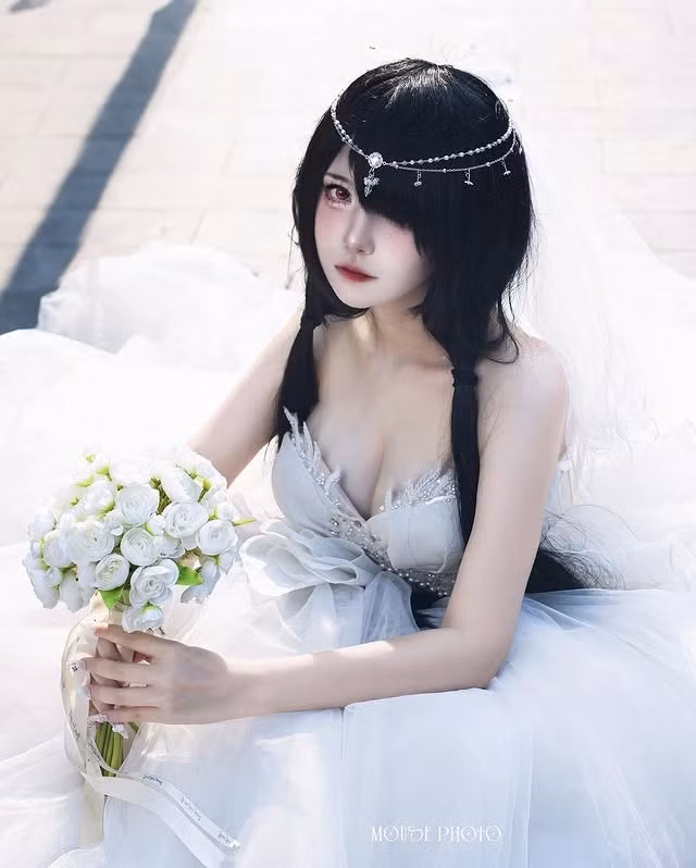 Không ai đoán được hot girl này sẽ mang tới ý tưởng gì. Có khi là tu nữ ngây thơ, có khi là outfit bikini "bốc lửa", cũng có khi là nàng thơ nhẹ nhàng, trong sáng, hay nữ chiến binh mạnh mẽ, đầy cá tính...