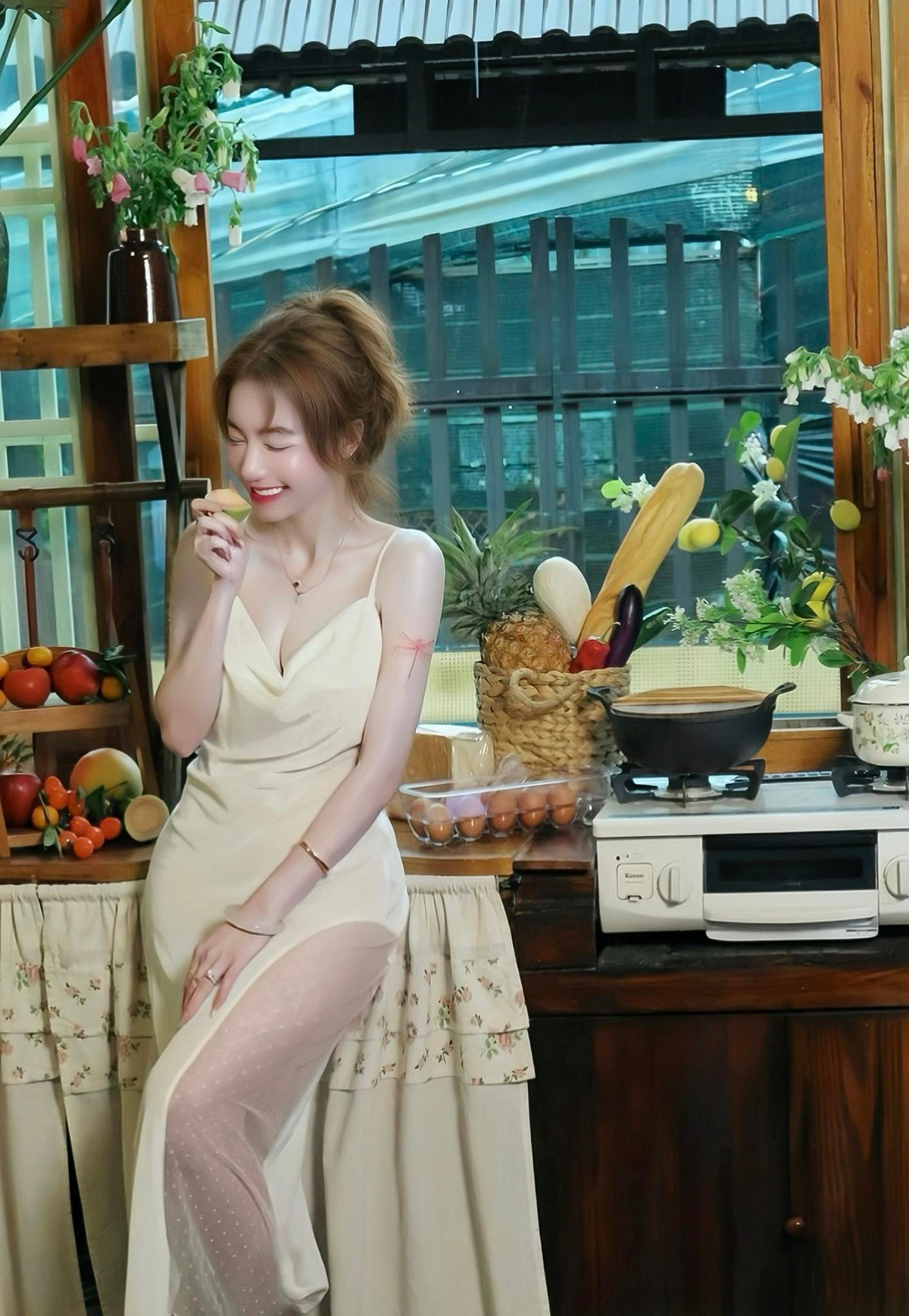 Nhiều khán giả nhận xét nhan sắc hiện tại của Elly Trần mang vẻ đẹp “phi giới hạn tuổi tác”, thậm chí gợi liên tưởng đến những gương mặt được xử lý bằng công nghệ AI nhờ độ hoàn hảo trong từng góc chụp.