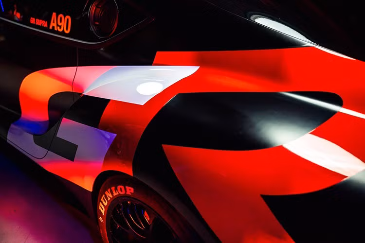 Cụ thể, Toyota Australia phối hợp cùng đội đua Walkinshaw Andretti United phát triển GEN3 GR Supra Supercar. Đây là lần đầu tiên mẫu xe thể thao "huyền thoại" Supra của Nhật Bản xuất hiện trong giải đua danh tiếng này, với tổng cộng 6 chiếc được sản xuất để tranh tài.