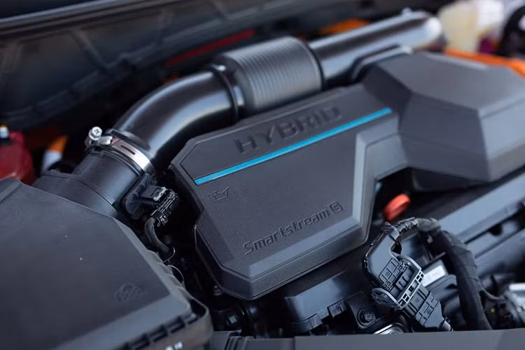 Tại thị trường Mỹ, Tucson mới nhiều khả năng sẽ tiếp tục có các lựa chọn xăng, hybrid và plug-in hybrid, với giá bán được dự đoán cao hơn một chút so với mức khởi điểm 28.705 USD của thế hệ hiện tại.