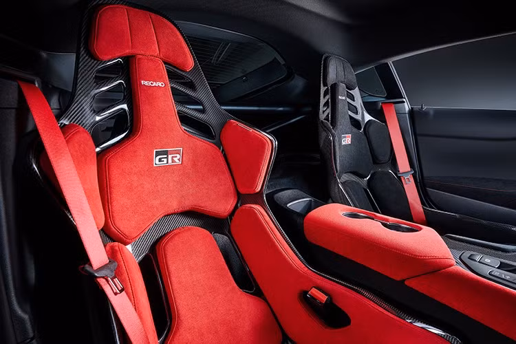 Đây có thể được xem là sự nâng cấp tương thích, khi chiếc xe sẽ cạnh tranh với các đối thủ như Ford Mustang (động cơ V8 5.4L) hay Chevrolet Camaro (động cơ V8 5.7L).