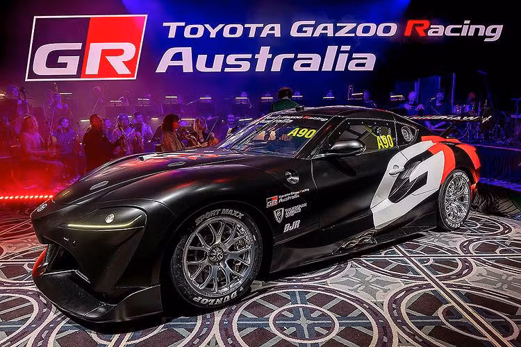 Thay vì động cơ I6 3.0L hay I4 2.0L lấy từ BMW, Toyota GR Supra Supercar được trang bị động cơ V8 hút khí tự nhiên 2UR-GSE, chia sẻ chung với Lexus LC 500 và RC F.