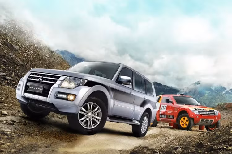 Nguồn tin cho biết Pajero thế hệ mới sẽ được sản xuất tại Thái Lan trước khi nhập khẩu về Nhật Bản. Nếu thông tin này được xác nhận, đây sẽ là sự trở lại đầy ý nghĩa của dòng SUV đã ra mắt từ năm 1982 và từng góp phần phổ biến xe dẫn động bốn bánh không chỉ tại Nhật Bản mà còn trên toàn cầu.