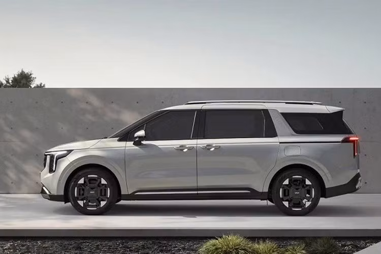 KIA Carnival Hybrid 2026 nâng cấp tại Thái Lan sở hữu cấu hình ba hàng ghế bảy chỗ ngồi, cửa trượt tiện lợi và nhập khẩu nguyên chiếc từ Malaysia.
