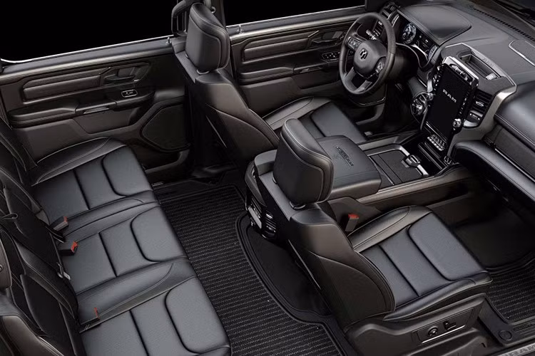 Nếu trong thời gian chờ đợi xe mới ra mắt mà không biết nên làm gì với Ram 1500 TRX của mình, có thể tham khảo qua bản độ nhẹ nhàng của 1 xe Ram 1500 TRX, bao gồm cả đèn pha bổ sung, cũng như bộ mâm và lốp mới, mà nếu bạn hỏi Brixton Forged thì đó chính là điểm nhấn.