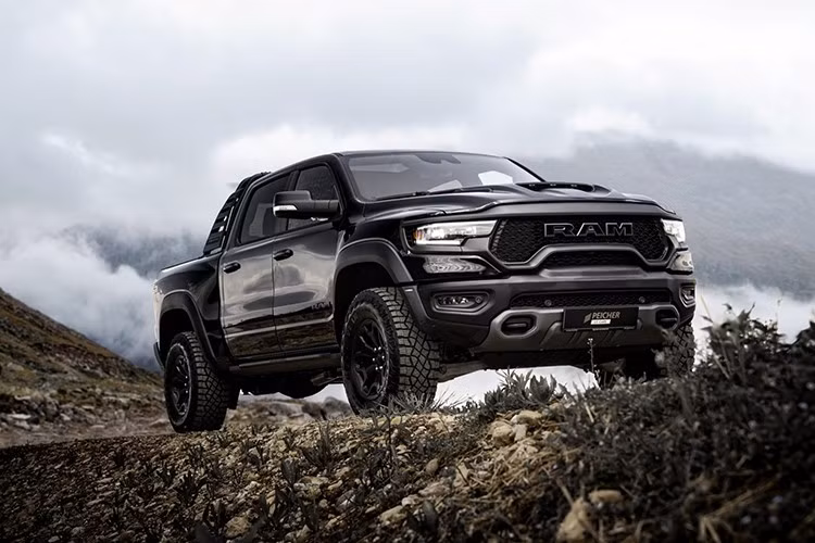 Bộ mâm hợp kim được cho là lấy cảm hứng từ thiết kế quân sự, và được cho là được thiết kế để tăng cường sức mạnh, mang lại cho xe sự kết hợp hoàn hảo giữa độ bền và phong cách.