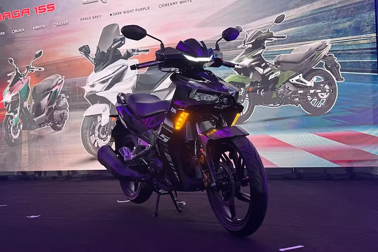 Hệ thống phun xăng điện tử EFI đảm bảo khả năng tiết kiệm nhiên liệu, trong khi sức mạnh được truyền đến bánh sau thông qua hộp số 6 cấp và hệ thống truyền động bằng xích.