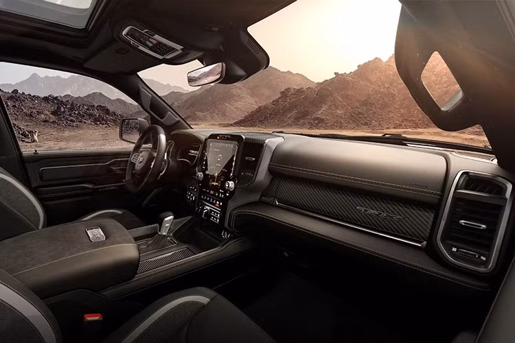 Do đó, nếu bạn là một người hâm mộ xe bán tải Ram 1500 TRX và không muốn mua một chiếc xe đã qua sử dụng, bạn sẽ phải đợi thêm một thời gian nữa mới có thể đặt hàng một chiếc xe hoàn toàn mới. Nhiều khả năng, nhà sản xuất ô tô, hoạt động dưới sự quản lý của Stellantis, sẽ mở sổ đặt hàng ngay sau khi ra mắt, có thể sớm nhất là vào năm 2026.